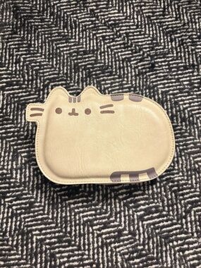 Pusheen Cream Cat Face Pouch with Brown Accents